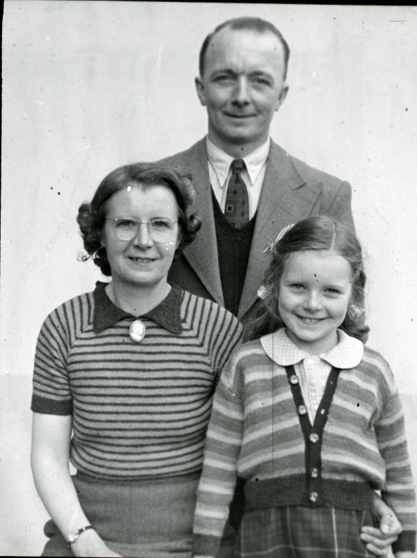 Friends of Percy: Ern, May and daughter Susan. 